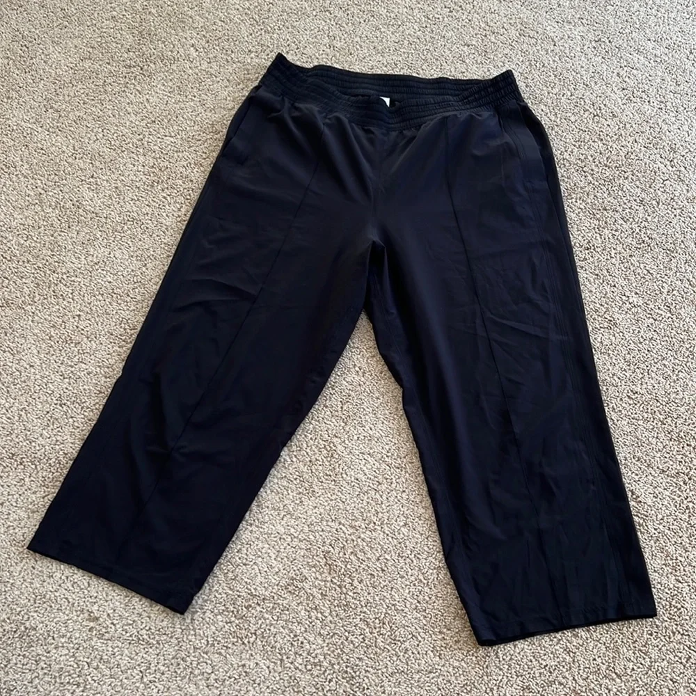 Lululemon Athletica SZ 12, black cropped wide leg pants .